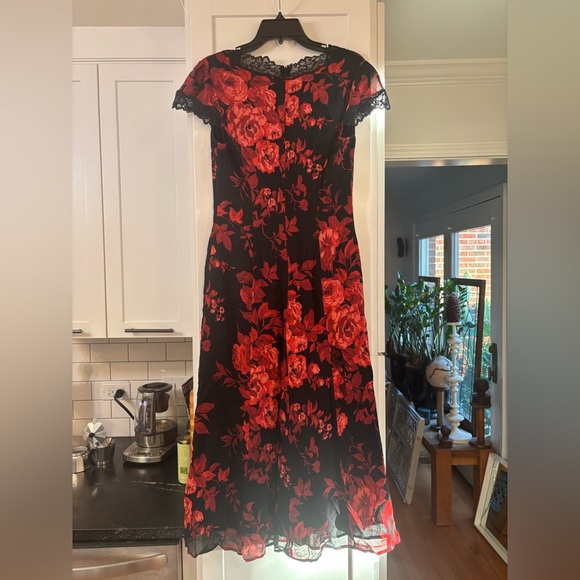 new Tiffie v neck midi dress in Basilica floral print - Picture 7 of 8